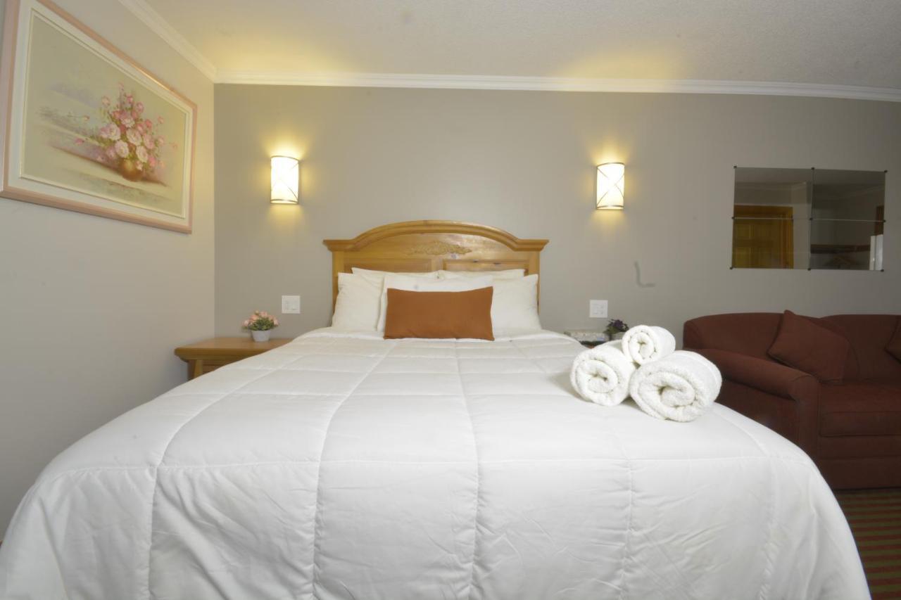 Knights Inn Colonial Fireside Inn Pembroke Buitenkant foto