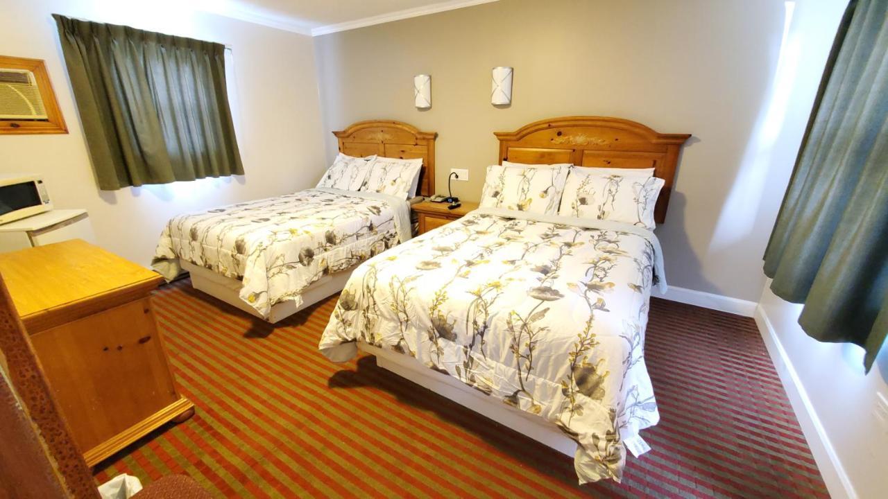Knights Inn Colonial Fireside Inn Pembroke Buitenkant foto
