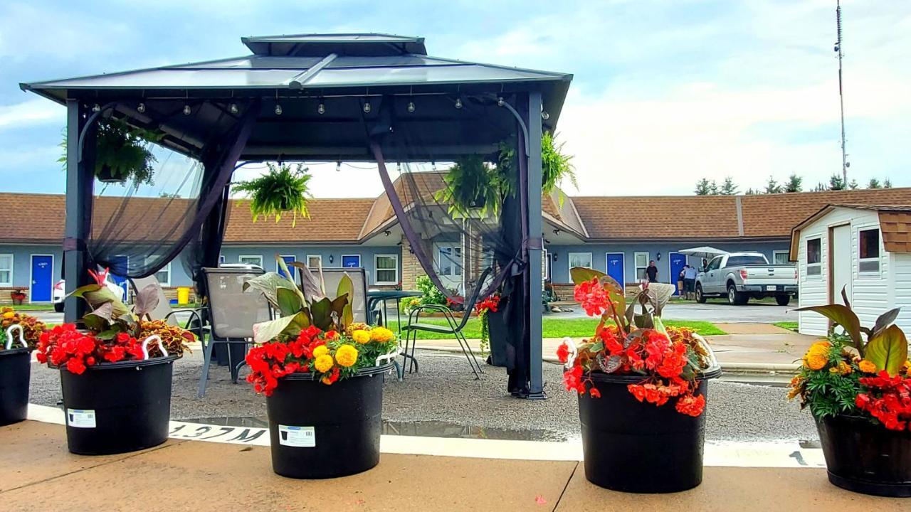 Knights Inn Colonial Fireside Inn Pembroke Buitenkant foto