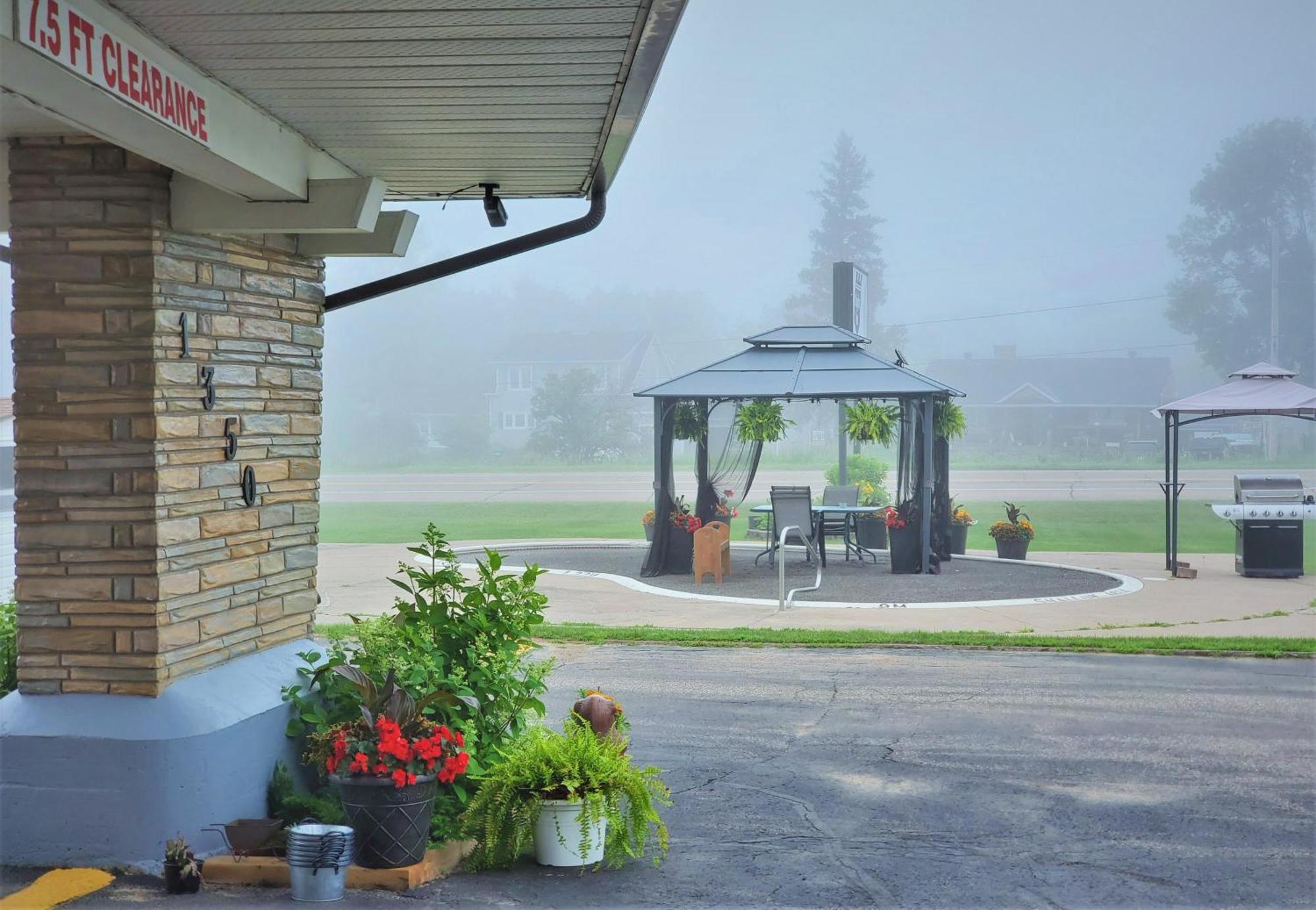 Knights Inn Colonial Fireside Inn Pembroke Buitenkant foto